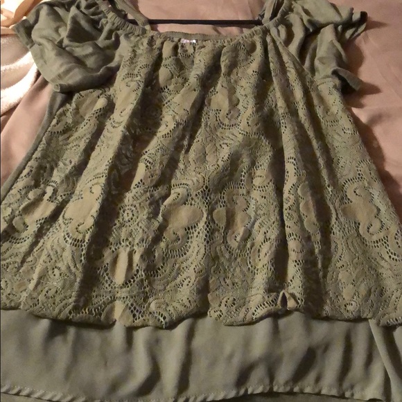 Green shirt off the shoulders with straps - Picture 4 of 4